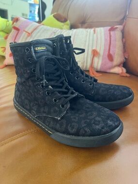 Dr. Martens Woman’s Sheridan Leopard print high top canvas boots sneakers size 8